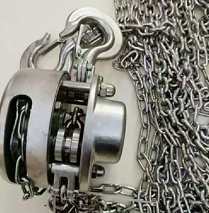 不銹鋼手拉葫蘆為海上鉆井平臺安裝水泵提供助力